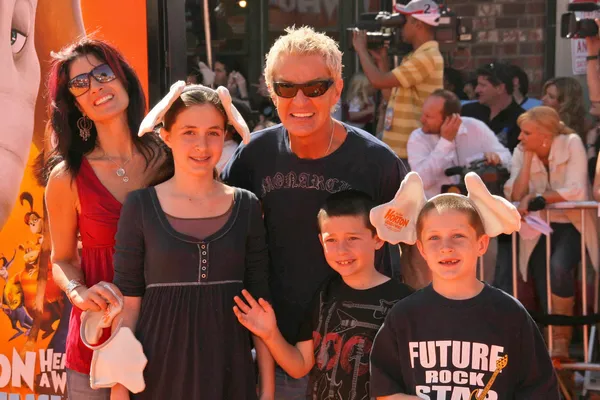 Kevin cronin och familj — Stockfoto