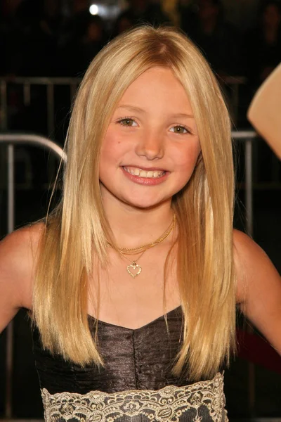 Peyton listar på världspremiären av "27 klänningar". Mann Village, Westwood, ca. 01-07-08 — Stockfoto