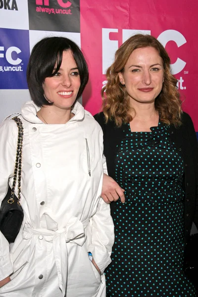 Parker Posey and Zoe R. Cassavetes — Zdjęcie stockowe