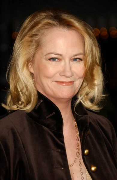 Cybill Shepherd, "The Heartbreak Kid"in Los Angeles galasında. Mann Village Tiyatrosu, Westwood, Ca. 09-27-07 — Stok fotoğraf