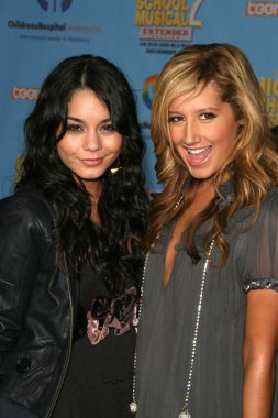 Vanessa hudgens ann ve ashley tisdale