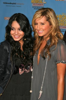Vanessa hudgens ann ve ashley tisdale