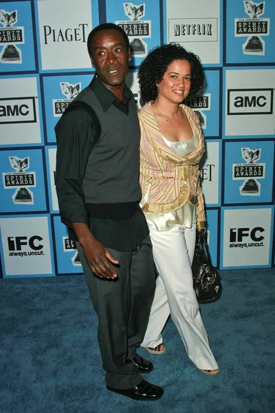 Don Cheadle y Bridgid Coulter — Foto de Stock