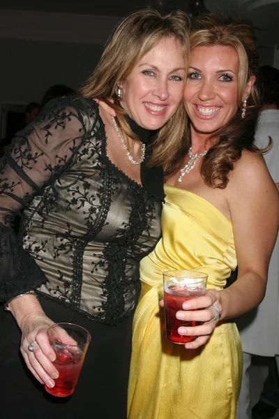 Kathy Hartman e Jacquie Blaze al Mansion Party organizzato dalla presentatrice britannica Jacquie Blaze. Residenza privata, Beverly Hills, CA. 12-07-07 — Foto Stock