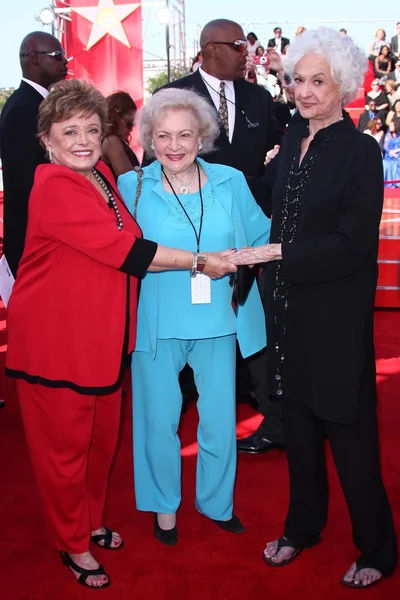 Rue McClanahan with Betty White and Beatrice Arthur — Stock Photo, Image