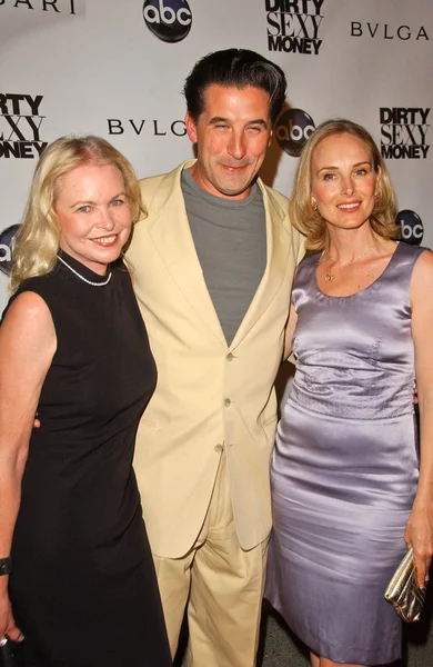 Michelle Phillips with William Baldwin and Chynna Phillips at the Screening Party for "Dirty Sexy Money". Paramount Theatre, Los Angeles, CA. 09-23-07 — Stock Photo, Image