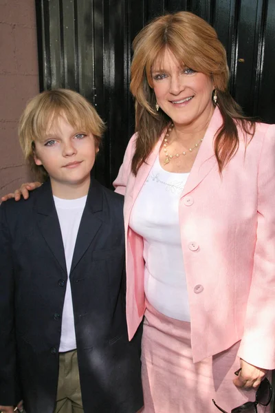 Susan Olsen and son Michael — Stock Photo, Image