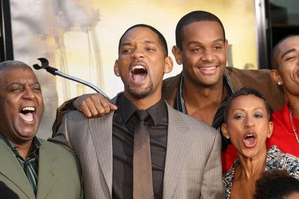 Will Smith e a família — Fotografia de Stock