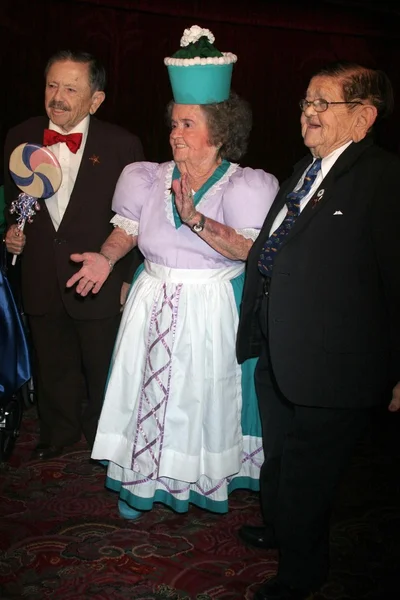 Jerry Maren com Margaret Pellegrini e Karl Slover na exibição especial de "O Feiticeiro de Oz" Honrando os Munchkins. Grauman 's Chinese Theatre, Hollywood, CA. 11-19-07 — Fotografia de Stock