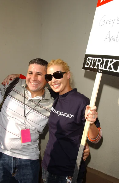 Katherine Heigl alla Writers Guild of America Picket Line di fronte ai Paramount Studios. Hollywood, CA. 12-12-07 — Foto Stock