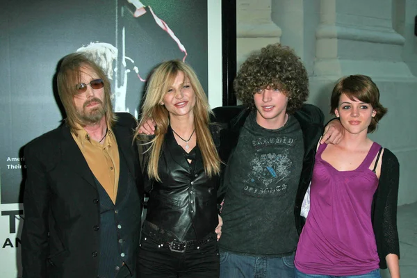 Tom Petty with wife Dana and family — Stock Photo, Image