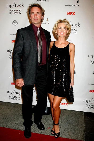 John Schneider y Kelly Carlson — Foto de Stock