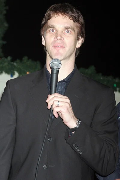 Luc Robitaille at The Salvation Army's Annual Kettle Kick Off Honoring Honorary Mayor Johnny Grant and Local and County Fire Chiefs. The Original Farmers Market, Los Angeles, CA. 11-19-07 — 스톡 사진