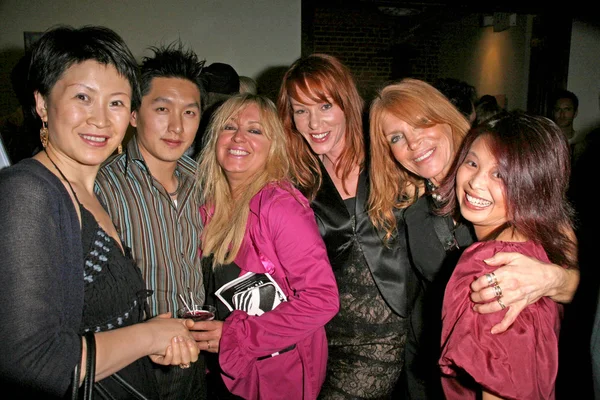 L-R Lisa Gao, Cendra Martel, Jenny McShane, Marilyn Vance e Serena Guam — Fotografia de Stock