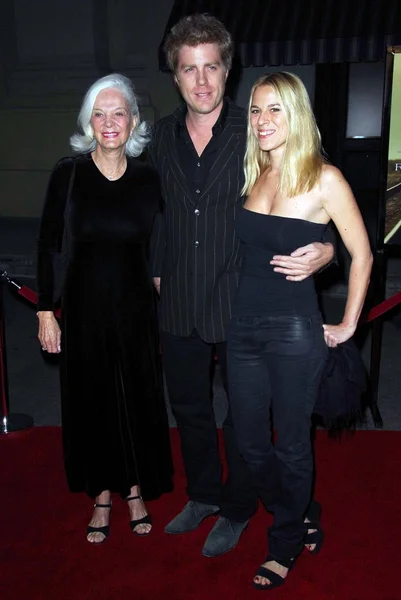 Kyle Eastwood con Maggie Johnson e invitado en el estreno en Los Ángeles de "Rails And Ties". Steven J. Ross Theatre, Burbank, CA. 10-23-07 — Foto de Stock