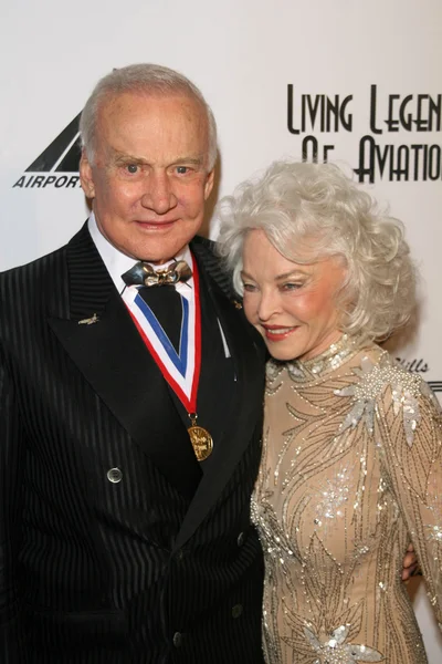 Buzz aldrin und wife lois — Stockfoto