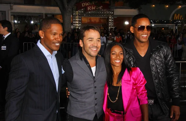 Jamie Foxx and Jeremy Piven with Jada Pinkett Smith and Will Smith at the World Premiere of "The Kingdom". Mann Village Westwood, Westwood, CA. 09-17-07 — Stock Photo, Image
