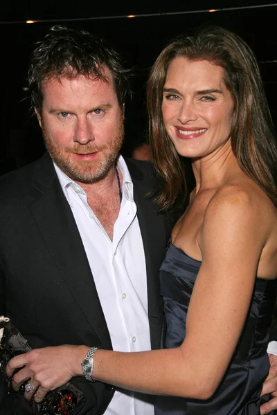 Chris Henchy and Brooke Shields — ストック写真