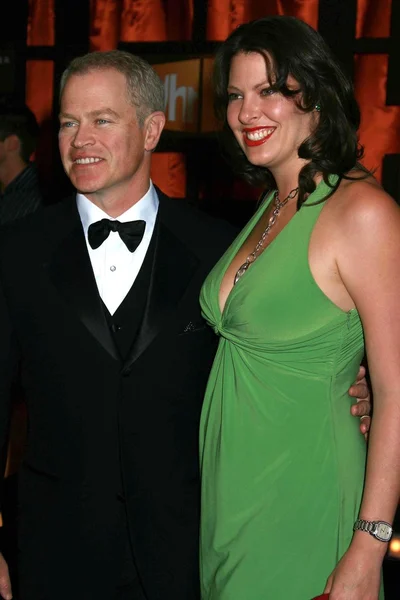 Нил Макдоно и его жена Рув на 13-й ежегодной премии "Выбор критика". Санта-Моника, штат Калифорния. 01-07-08 — стоковое фото