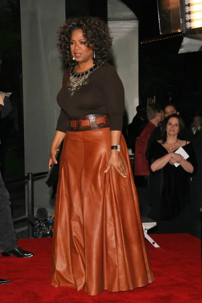 Oprah winfrey bei der los angeles premiere von "the great debaters". arclight cinerama dome, hollywood, ca. 07.11.12 — Stockfoto