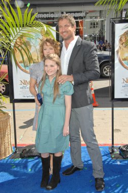 Jodie Foster with Abigail Breslin and Gerard Butler