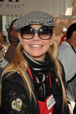 Julie McCullough at the Los Angeles Mission's Thanksgiving Dinner For the Homeless. L.A. Mission, Los Angeles, CA. 10-21-07