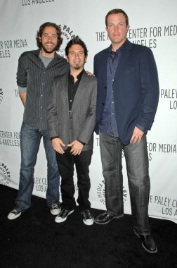 Zachary levi joshua ile gomez ve adam baldwin