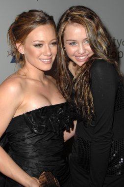 Hilary duff ve yaşam 2007 ruhu, miley cyrus ödül akşam yemeği hilary duff tarafından ev sahipliği yaptı. Pasifik Tasarım Merkezi, west hollywood, ca. 09 / 27 / 07