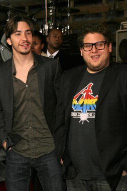 Justin Long ve Los Angeles şehrinde Jonah Hill, 