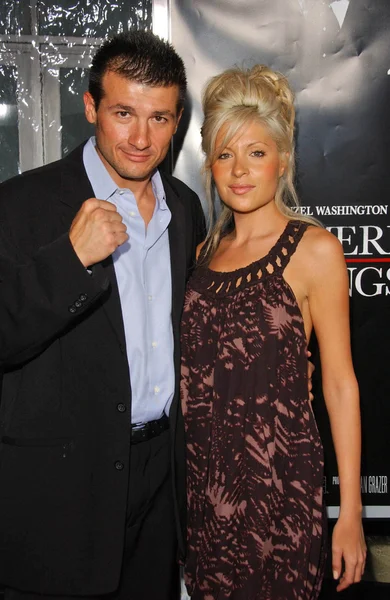 Dan Musico and Nicole Zeoli at a Industry Screening of American Gangster. Arclight Hollywood, Hollywood, CA. 10-29-07 — Stockfoto