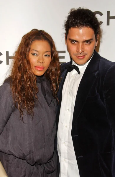 Golden Brooks y Markus Molinari en Chanel y P.S. Fiesta de las Artes. Chanel Beverly Hills Boutique, Beverly Hills, CA. 09-20-07 —  Fotos de Stock