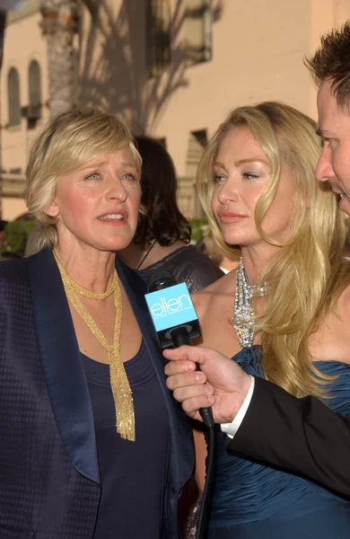 Portia de rossi und ellen degeneres bei der 59. Verleihung der Primetime Emmy Awards. das Auditorium des Schreins, los angeles, ca. 16.09.07 — Stockfoto