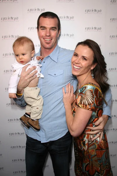 Ryan Sutter with Trista Sutter and son Maxwell — Stock Photo, Image