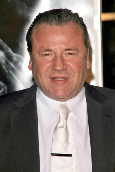 Ray Winstone at the Los Angeles Premiere of "Beowulf". Westwood Village Theater, Westwood, CA. 11-05-07 — Stock Photo, Image