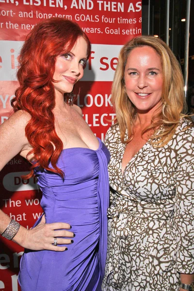 Phoebe Price and Erin Murphy — 스톡 사진