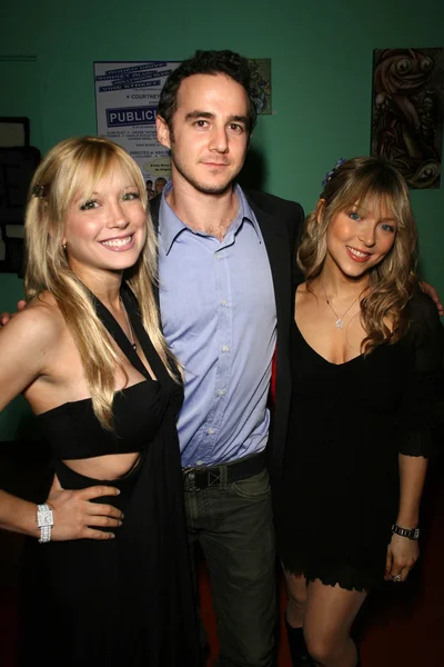 Courtney Peldon con Eric Silver y Ashley Peldon — Foto de Stock