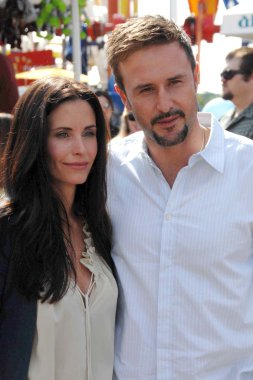 Courteney Cox and David Arquette at the Kinerase Skincare Celebration On The Pier hosted by Courteney Cox to benefit the EV Medical Research Foundation. Santa Monica Pier, Santa Monica, CA. 09-29-07