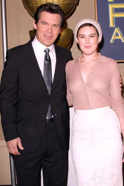Josh Brolin and Rumer Willis at the press conference to announce that the 2008 Miss Golden Globe is Rumer Willis. The Beverly Hilton Hotel, Beverly Hills, CA. 11-14-07 — Stock Photo, Image