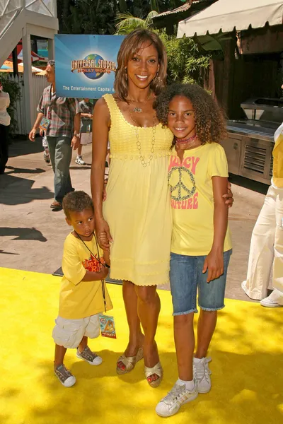 Holly Robinson Peete e família — Fotografia de Stock