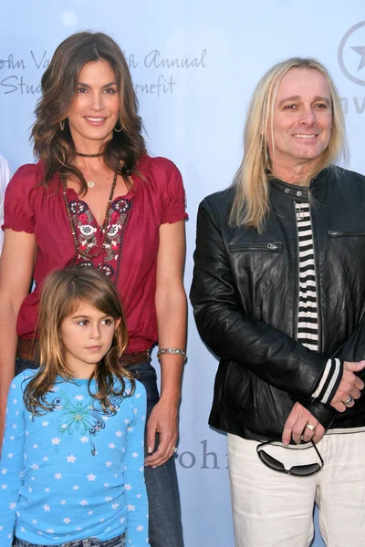 Cindy Crawford y su hija Kaya con Robin Zander — Foto de Stock