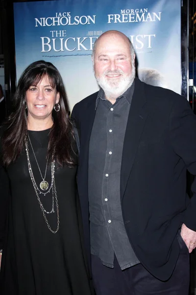 Michele Singer e Rob Reiner alla premiere di Los Angeles di "The Bucket List". Cinerama Dome, Los Angeles, CA. 12-16-07 — Foto Stock