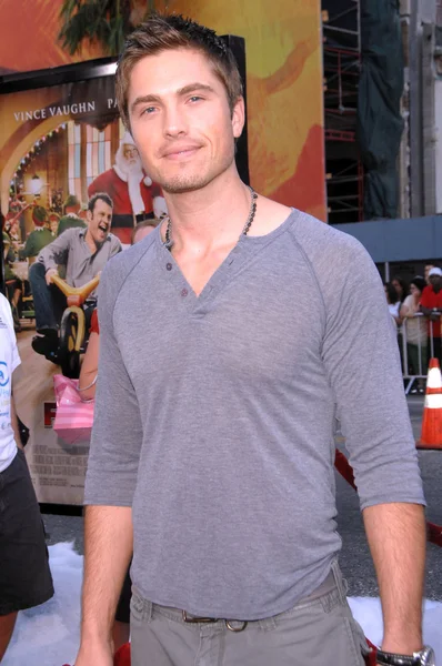 Eric Winter at the "Fred Claus" Los Angeles Premiere. Grauman's Chinese Theatre, Hollywood, CA. 11-03-07 — Stock Photo, Image