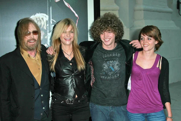 Tom Petty with wife Dana and family — Stock Photo, Image