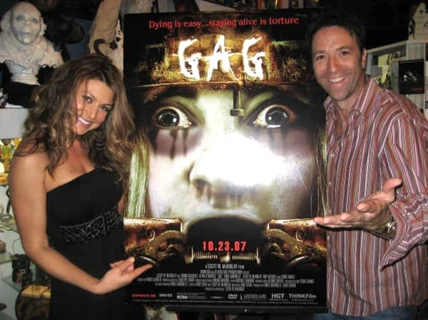 Cerina Vincent and Scott W. McKinlay at an in-store appearance to promotion the coming October 23rd DVD release of GAG, Dark Delicacies, Burbank, CA 10-20-07 — стоковое фото