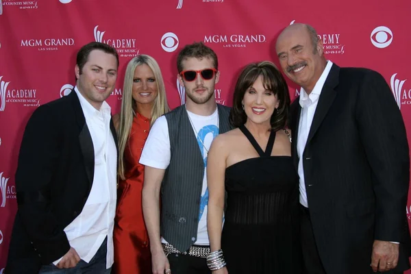 Dr. Phil McGraw, Robin McGraw, Jay McGraw, Erica Dahm and Jordan McGraw arriving at The 43rd Annual Academy Of Country Music Awards. MGM Grand Hotel And Casino, Las Vegas, NV. 05-18-08 — ストック写真