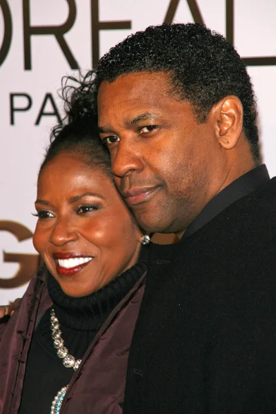 Pauletta Washington e Denzel Washington no Los Angeles Premiere de "The Great Debaters". Arclight Cinerama Dome, Hollywood, CA. 12-11-07 — Fotografia de Stock