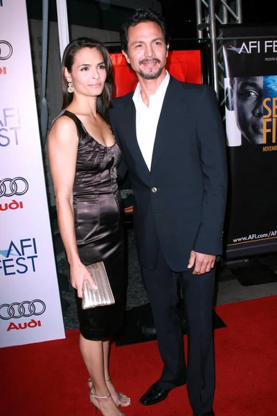 Talisa Soto and Benjamin Bratt — Stock Photo, Image