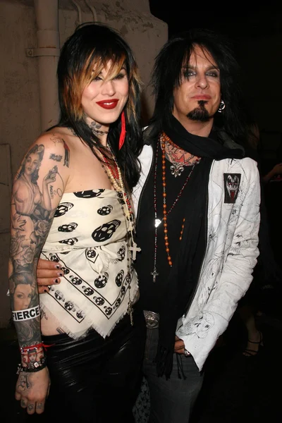 Kat von d ve nikki sixx özdeyiş 2008 hot 100 partisinde. Paramount studios, hollywood, ca. 05-21-08 — Stok fotoğraf