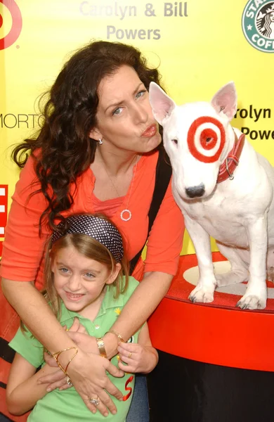 Joely Fisher and daughter Skyler at P.S. Arts 10th Annual "Express Yourself" Benefit. Barker Hanger, Santa Monica, CA. 11-04-07 — Stock Photo, Image