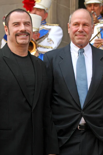 John Travolta and Michael D. Eisner — Stock Photo, Image